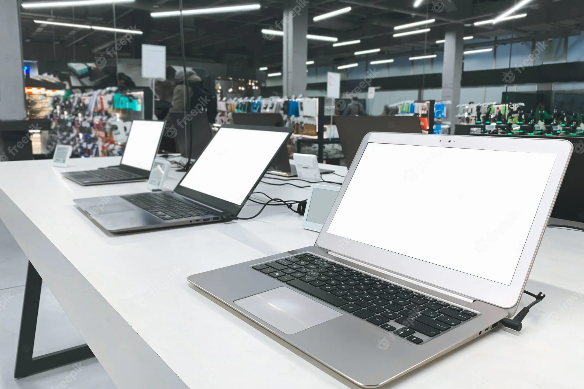 Ноутбук на полке магазина. Полки для ноутбука. Laptops in Store 2023. Laptop магазин. Ноутбук сторе