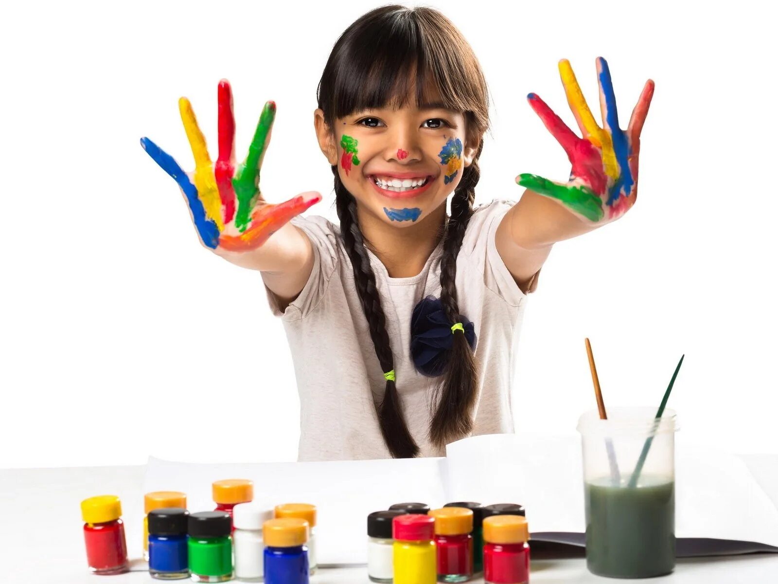 Детский творческий. Краски для детей. Творческие дети. Дети творчество. Рисуем руками с детьми.