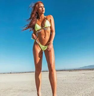 51 Nude Photos of Summer Rae Showcasing Her As Able Artist. 