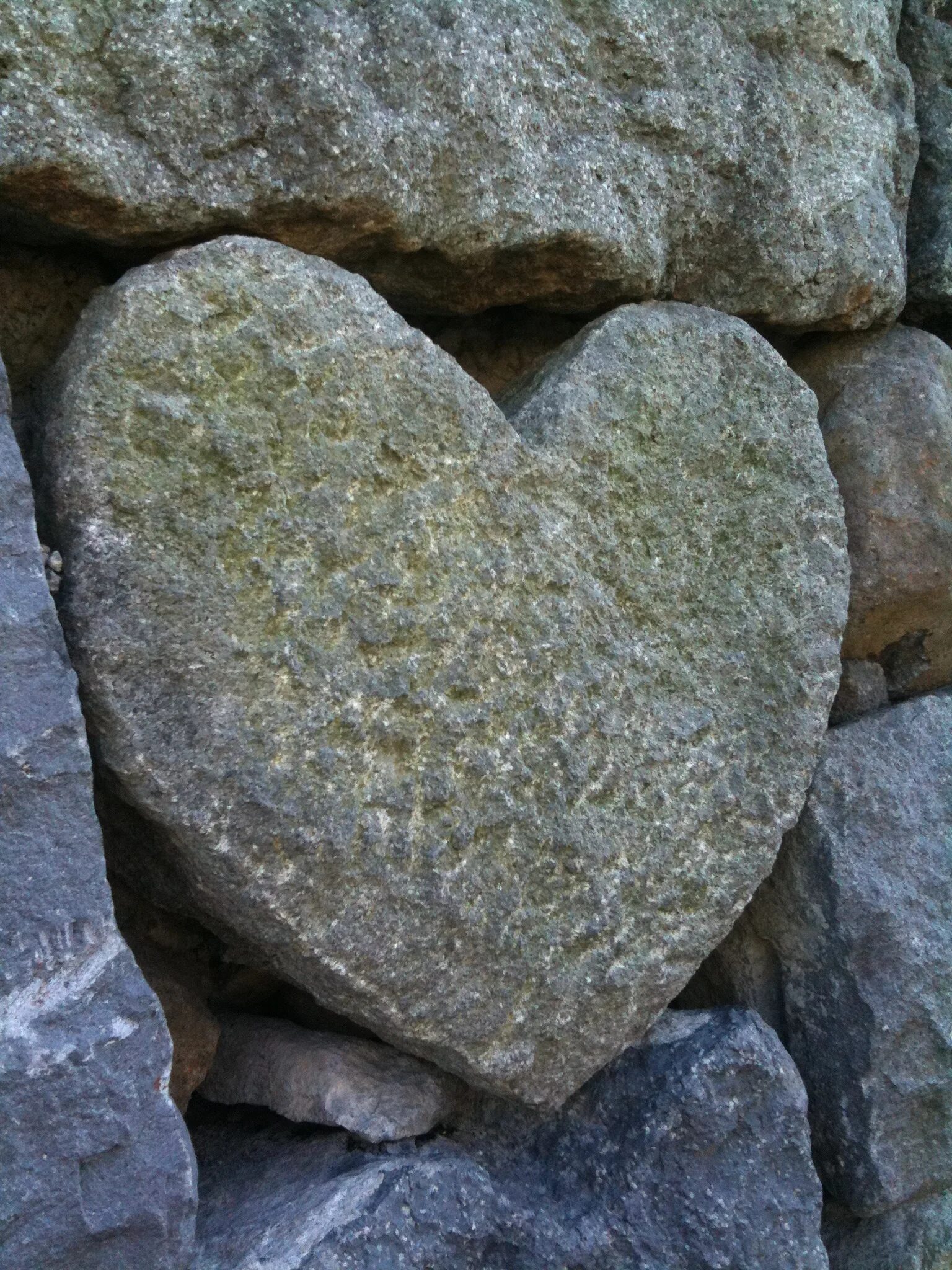 Stone перевести. Сердце камень. Мыс сердце камень. Сердце как камень. Сердце в камнях Крым.