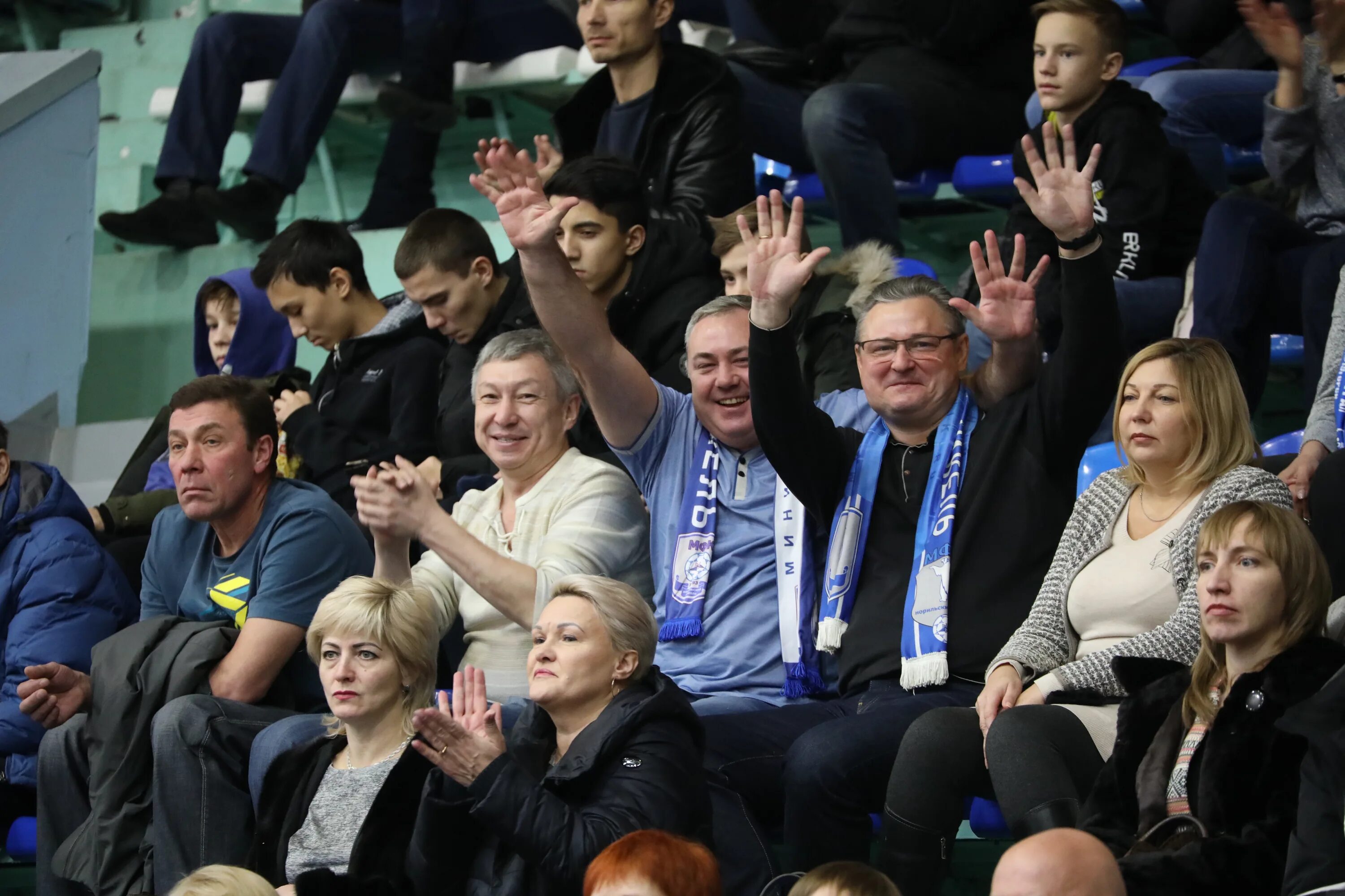 Мфк новая генерация логотип. Мфк тюмень 2009 2010. Фк шахтер коркино. Матча тюмень. Тобол футболист.