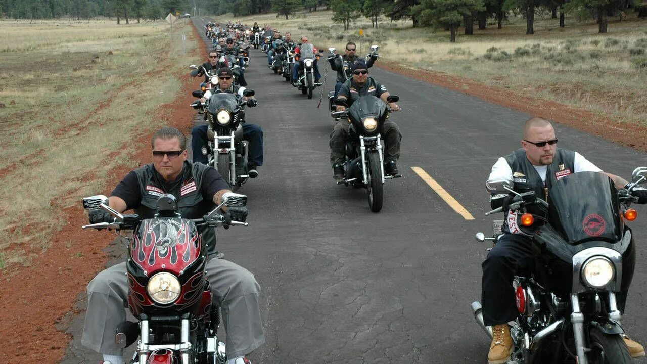 Bike of hell. Байкеры субкультура. Американские байкеры. Байкеры на мотоциклах в США.