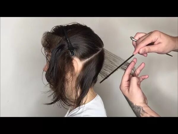 Технология стрижки каре на удлинение. Как сделать капе видео. Стрижка каре видеоурок. Технология стрижки каре на удлинение. Стрижка каре самой себе.