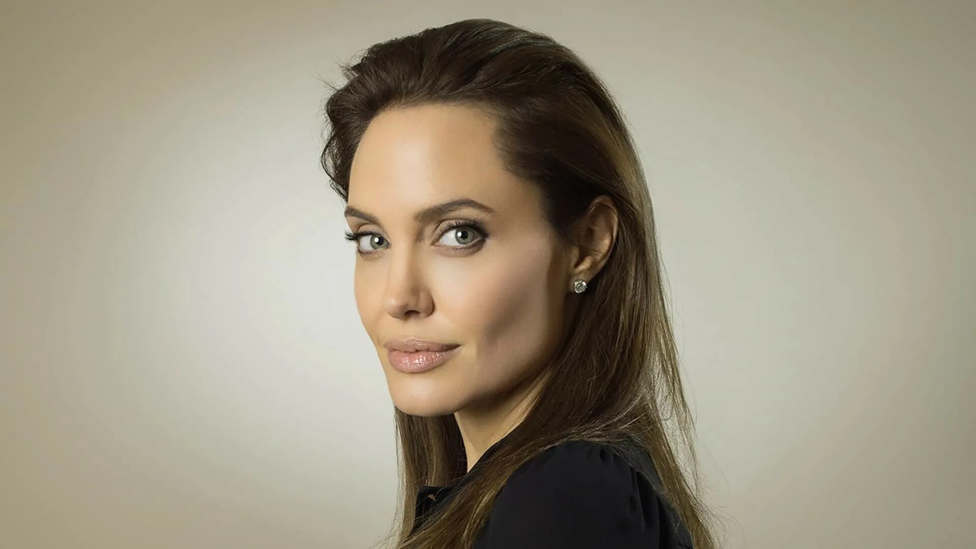 Мать джоли. Angelina 3. Анджелина джоли в молодости. Angelina 3. Анджелина джоли на заставку.