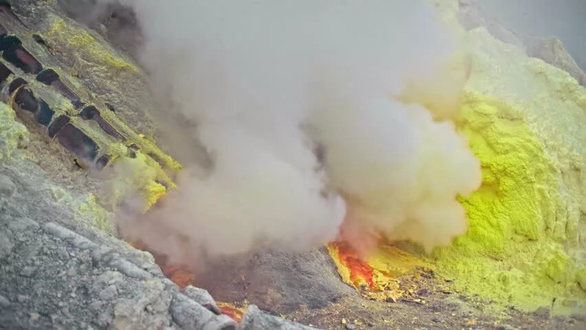 газовый вулкан. вулканическая местность. вулканические выбросы. газовый вулкан. вулкан газ.