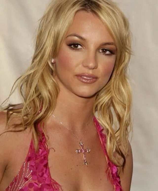Did Britney get a nose job sometime around late 2000? - Page 4 - Britney Communi