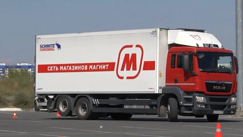 Автопарк магазины. Ман магнит. Магниты на автомобиль. Машины фирмы магнит. Автопарк магазина магнит.