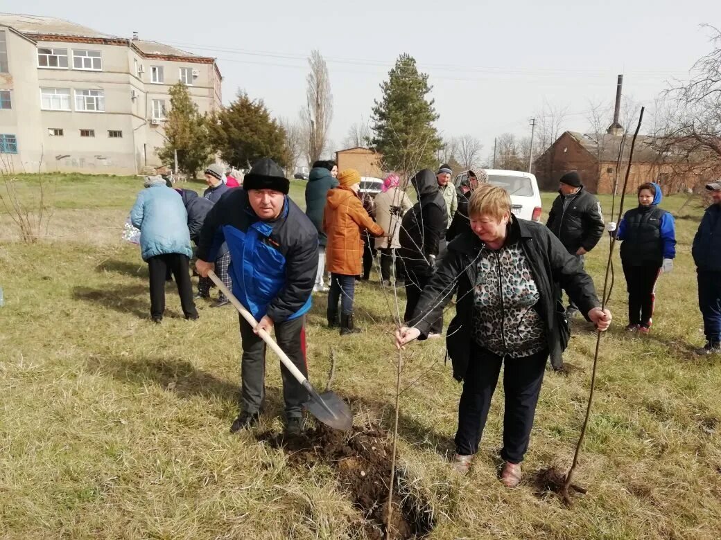 Ловлинское сельское поселение. Ловлинское сельское поселение. Станица ловлинская краснодарский край ул набережная, 13. Станица ловлинская краснодарский край парад победы 9 мая 2024 года. Одноклассники ловлинское поселение.