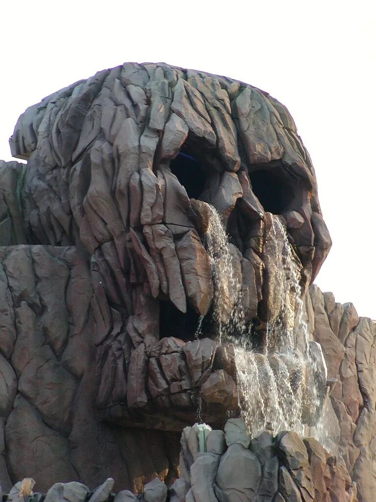 Дворец эль-хазне. Мегалиты скляров. Храм кайласанатха в индии. Храм высеченный в скале иордания. Вырезанные скалы.