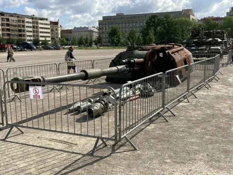 Выставка подбитой техники в спб. Выставка техники в Киеве.