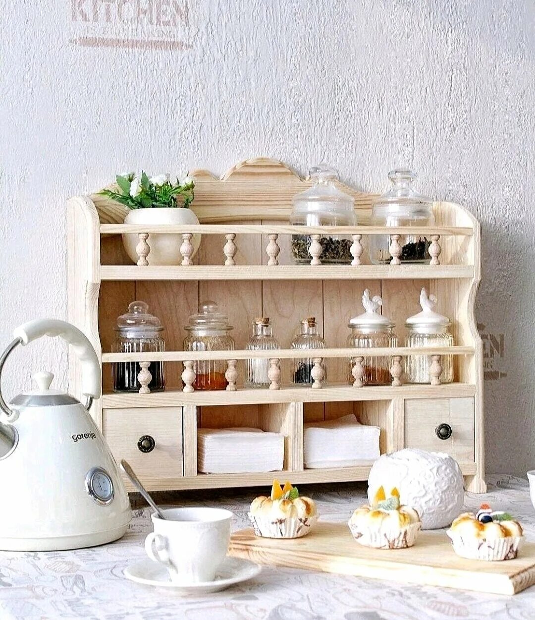 Полка буфет. Буфетная полка на кухню. Полка буфет. Полка в стиле прованс на кухню. Буфет навесной для кухни.