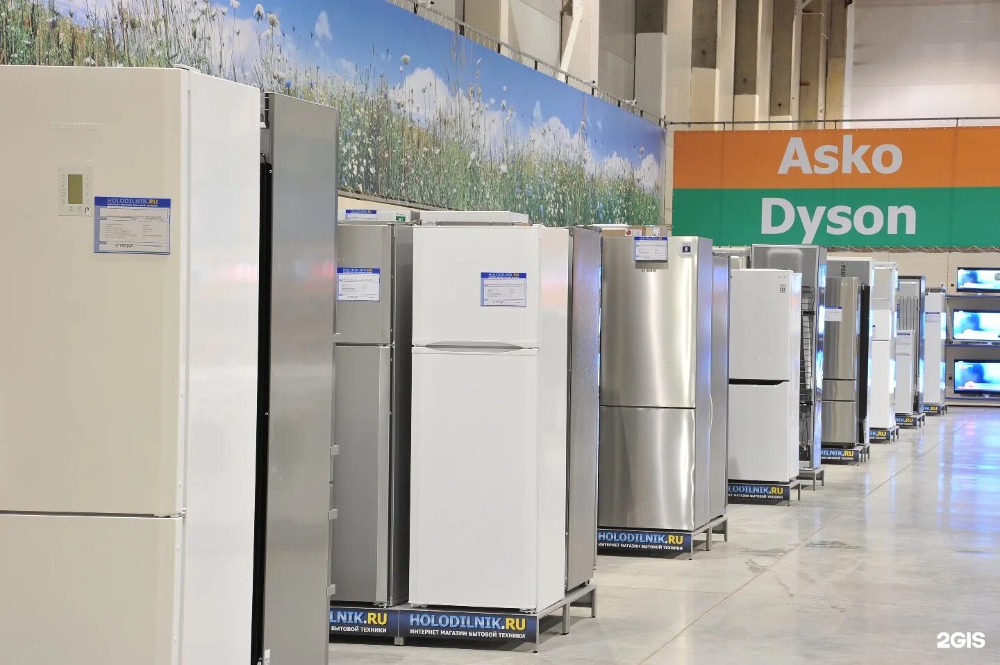 выкладка стиральных машин. холодильник. холодильник ру телевизоры. победы, 121. торговый зал холодильник.