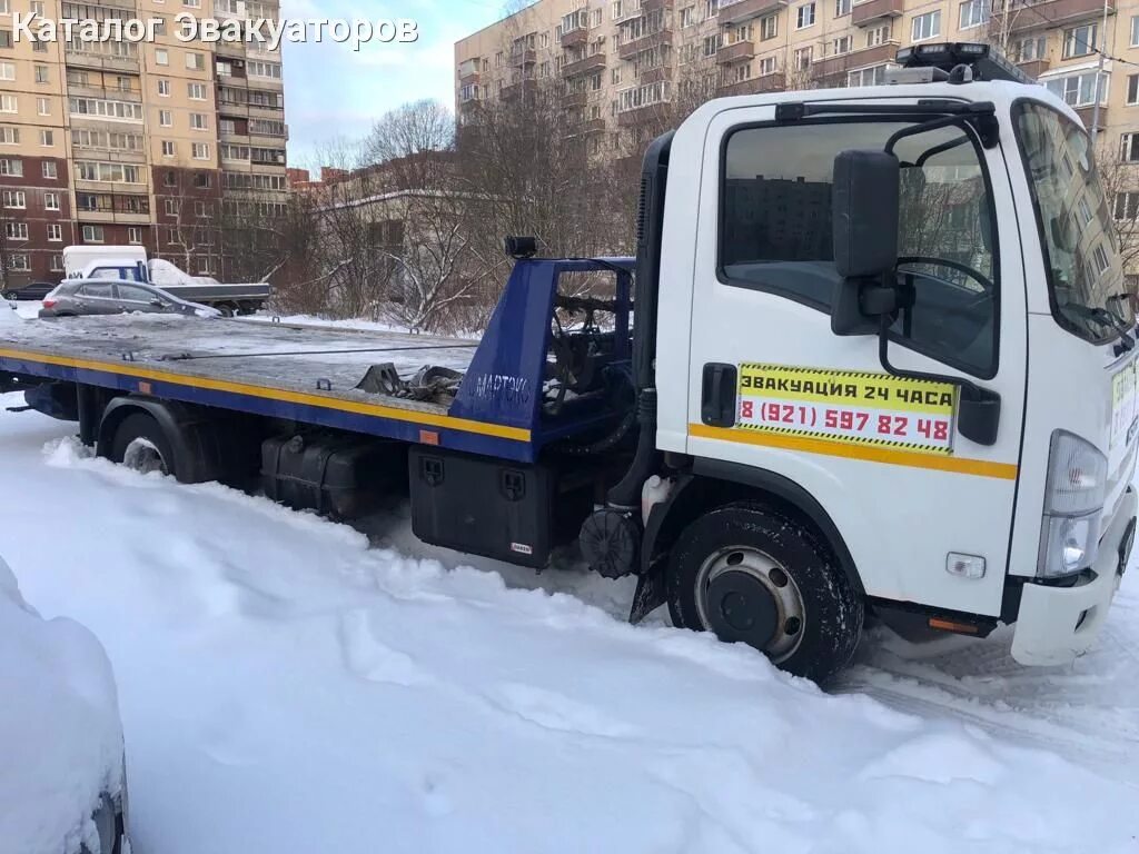 эвакуируют в питере. штрафстоянка автостоянка эвакуатор. эвакуация авто в санкт-петербурге. машины у смольного. эвакуация авто из гаража.