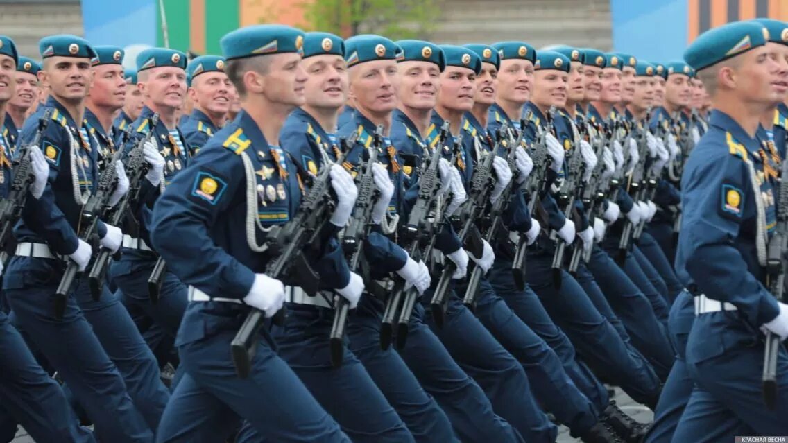 Десантники на параде. Строй в армии. Воздушно-десантные войска вдв армия россии. Десантники в строю. Воздушно-десантные войска рф.
