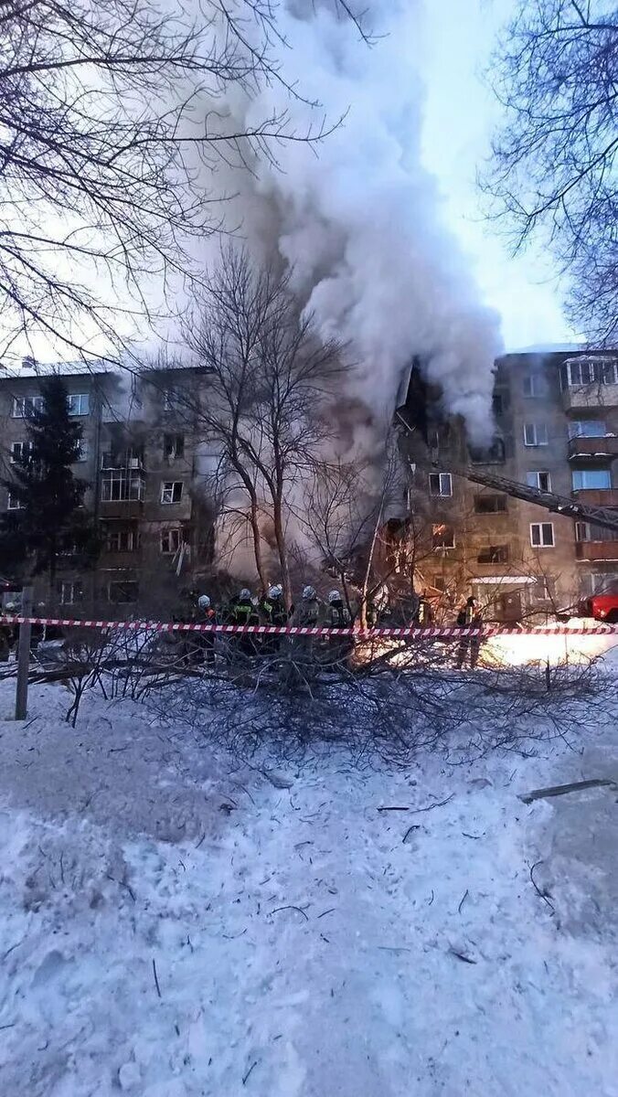 Разрушенные дома. Новосибирск бомбят. Новосибирск бомбят. Пятиэтажный дом. Новосибирск бомбят.