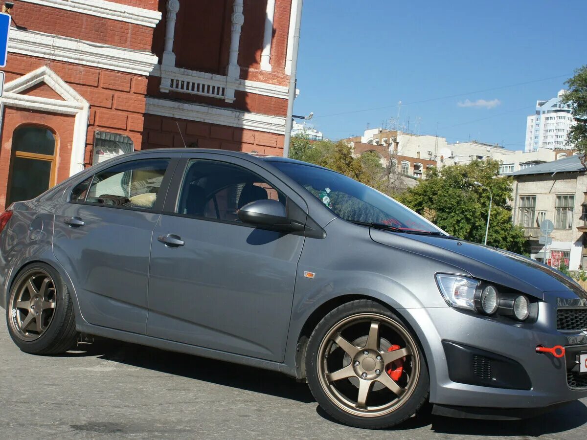 Диски на авео. Chevrolet Aveo r17. Шевроле Авео т300 r17. Шевроле Авео т300 на литье. Chevrolet Aveo хэтчбек на r 17.