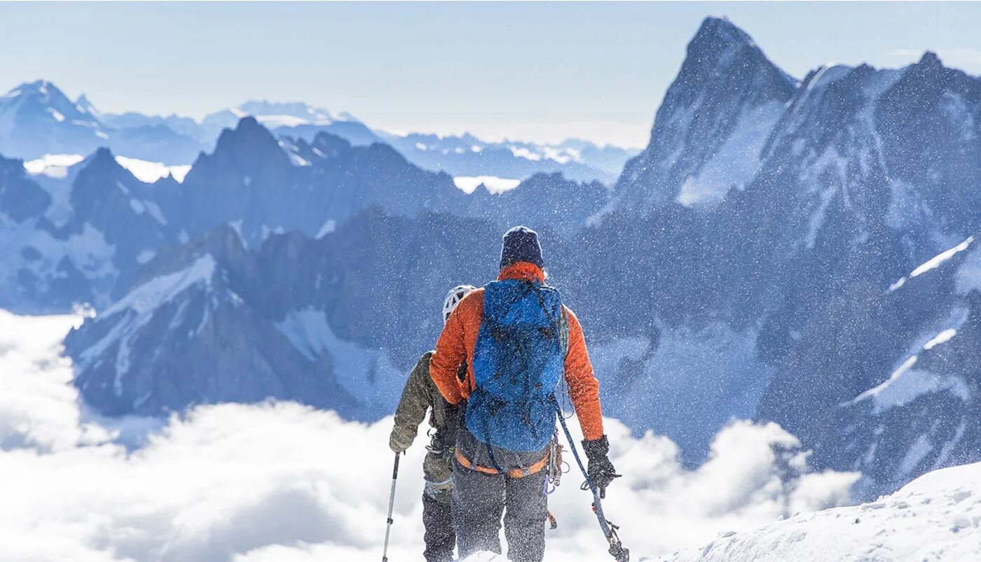 Поход в горы. High-altitude work. Человек с рюкзаком. Go over the mountain. Горы fla.