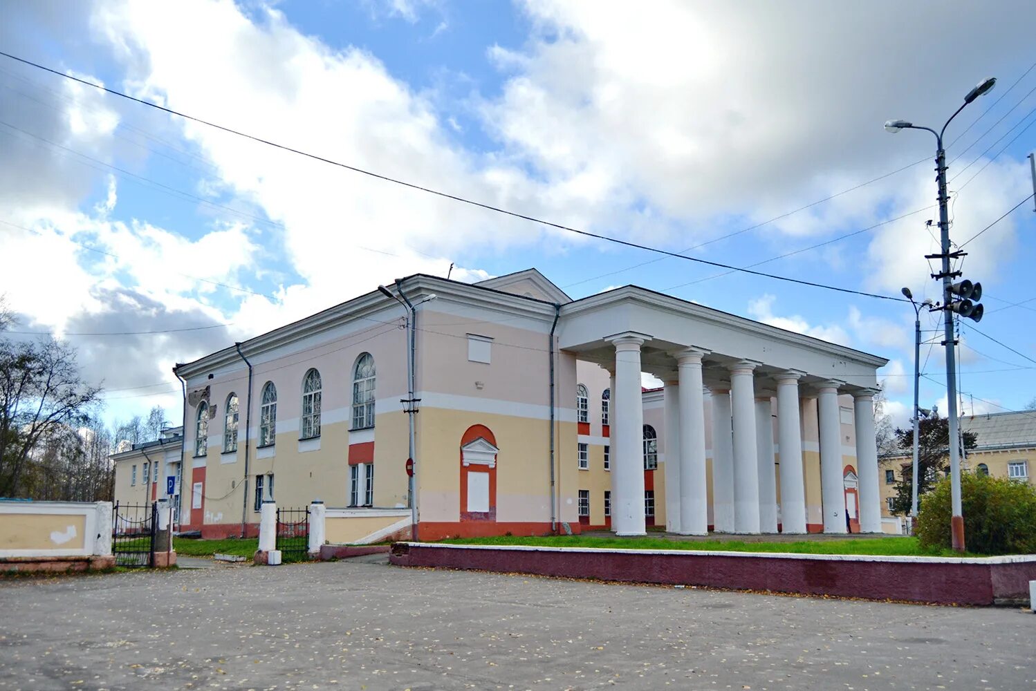 Дворец культуры Новодвинск. Новодвинский городской культурный центр. ДК Чехова Пермь Гайва. Дом культуры Новодвинск площадь. Культурные центры нашего города