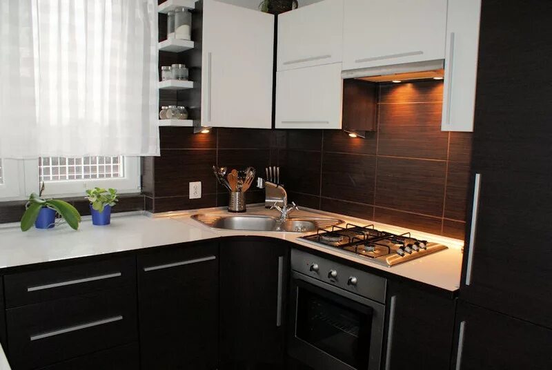 мойка рядом с газовой панелью. варочная панель в интерьере кухни. плита рядом с мойкой можно ли. газовая плита рядом с мойкой. Zorg белая мойка.