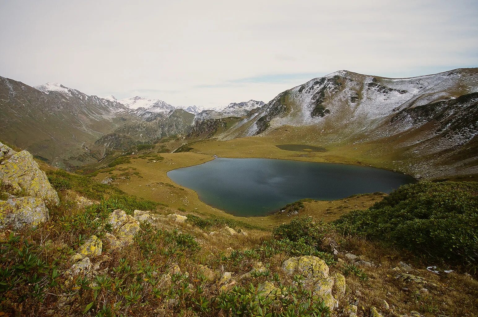 долина семи озер абхазия зимой. озеро мзы в абхазии. абхазия озеро семи озер. озеро мзы в абхазии. 7 озер абхазия.