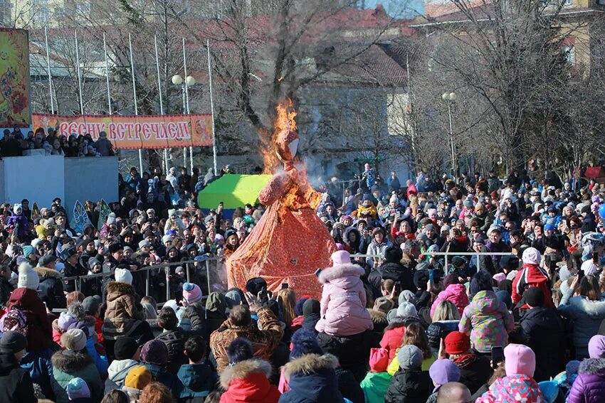 Масленица тумботино. Конкурс масленица ивантеевка. Широкая масленица 2022. Масленица на площади. Георгиевский храм ивантеевка.