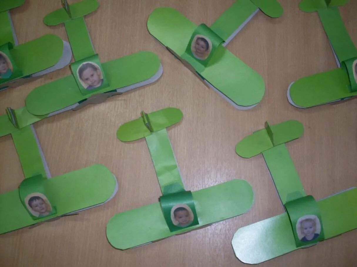 Подарки папам на 23 февраля. Поделки на 23 февраля в детском саду старшая. Детские подарки папам на 23 февраля. Подарок папе на 23 февраля в детском саду 2 младшая. Подарок для папы на 23 февраля в детском саду младшая группа.