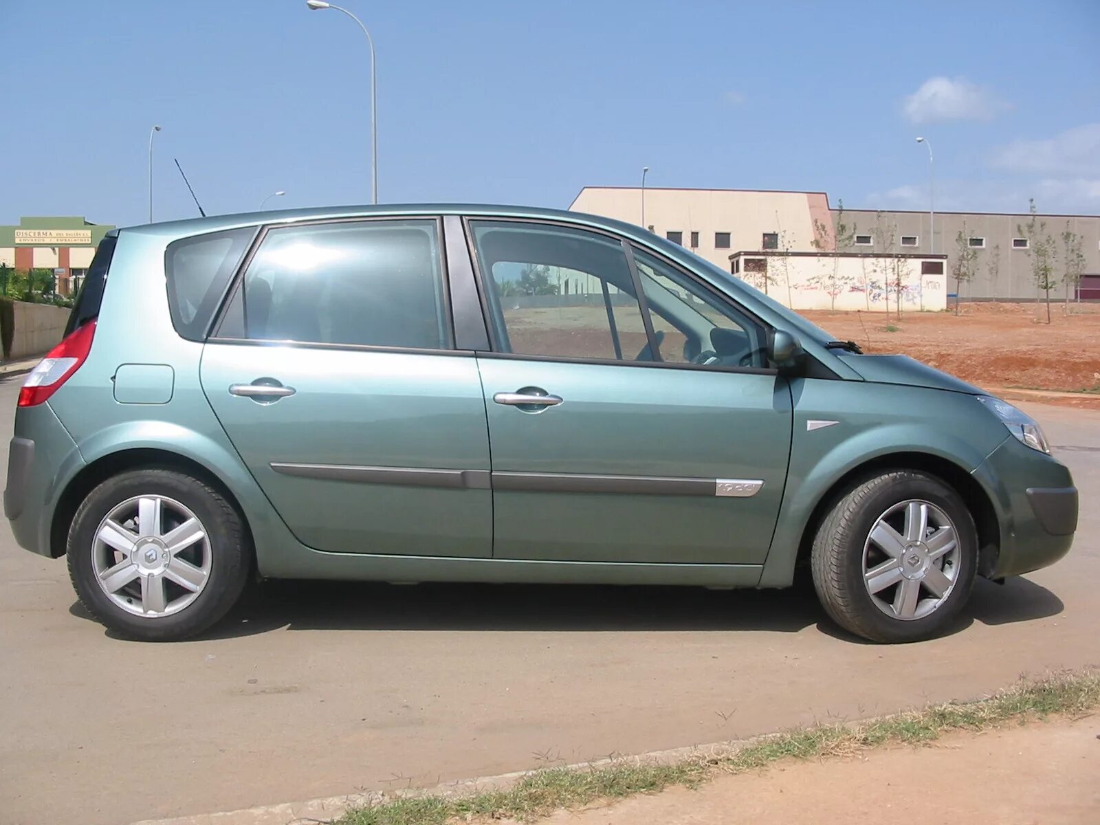 Шины рено сценик 3. Renault scenic 2006. рено сценик 2006 года. рено сценик 2004. рено сценик 2 бирюзовый.