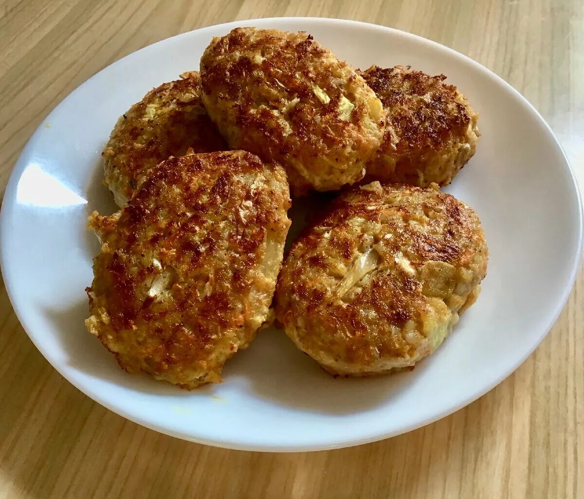 Рецепт сочных котлет из фарша. Пышные котлеты. котлеты круглые. котлеты мясные. мясные биточки из фарша.