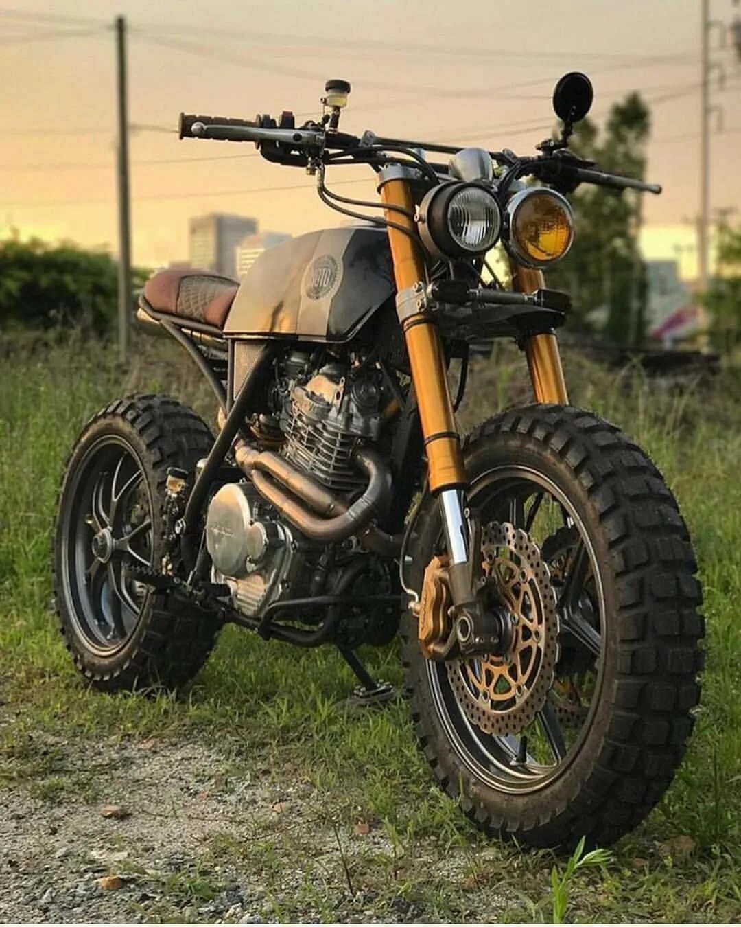 Скремблер мотоцикл. Moto Custom скремблер. Scrambler Custom мотоцикл. Малокубатурный скремблер. Внедорожный мотоцикл купить