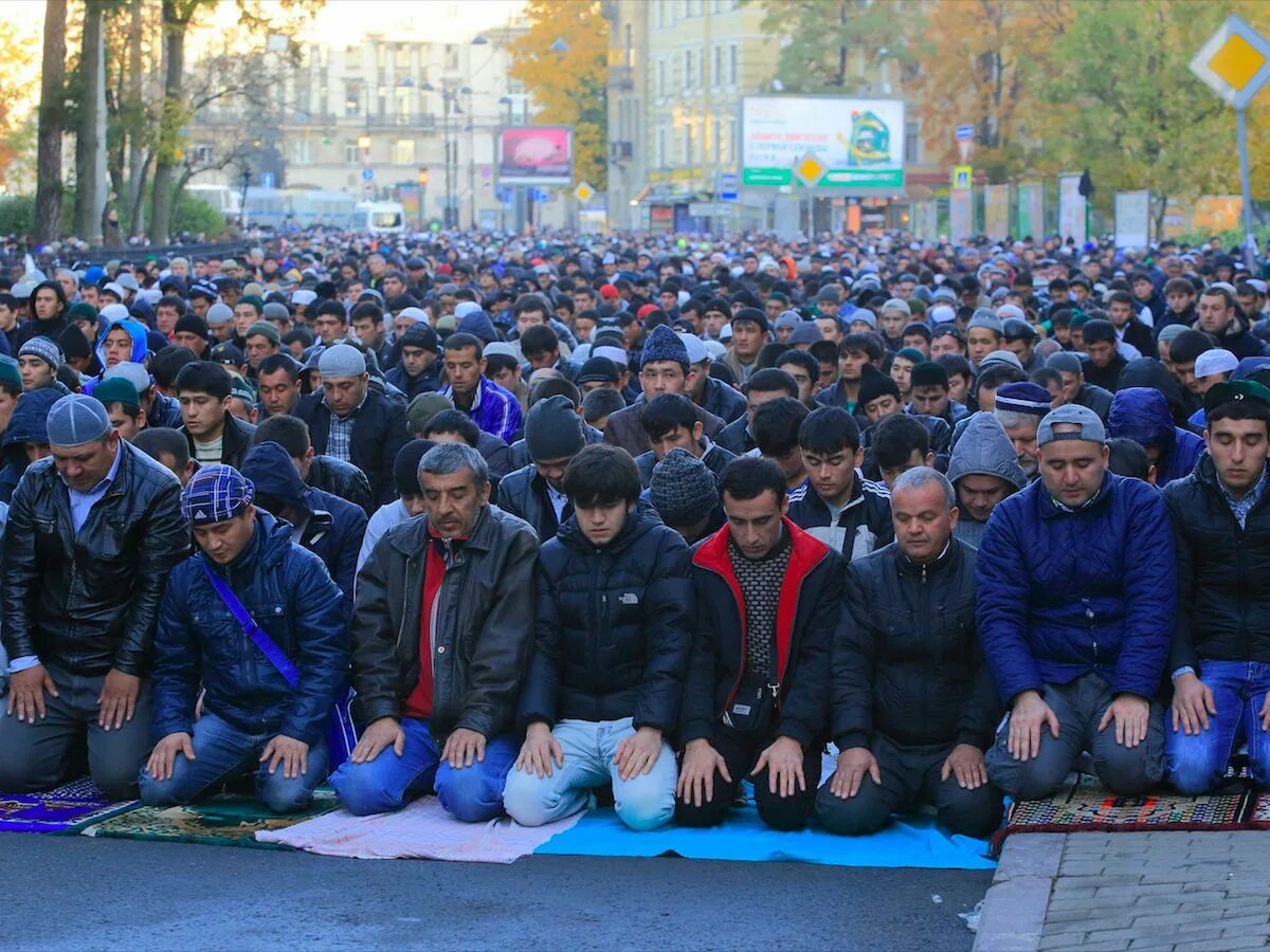 Ураза в москве. Праздники Ислама Ураза байрам. Мечеть Ураза байрам. Праздник мусульман в Москве. Ураза байрам в Москве.