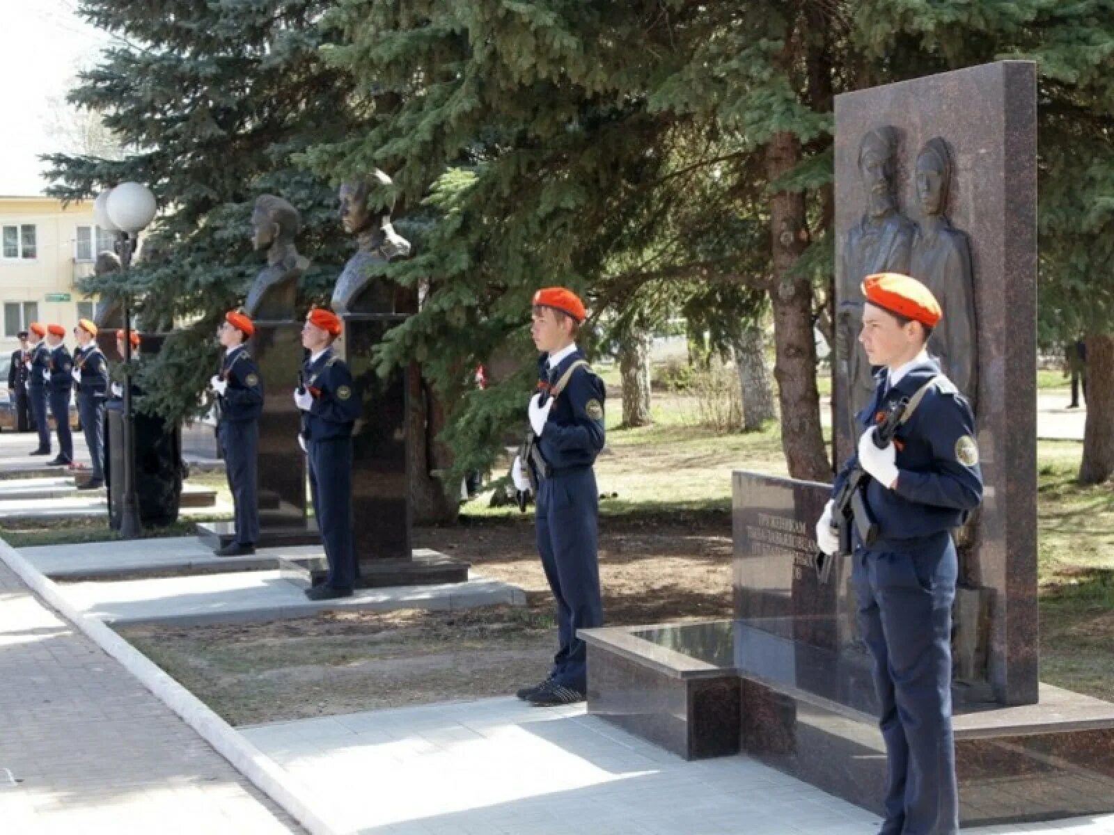 Центральный завьялово. Аллея славы Завьялово. Село Завьялово Удмуртия. Памятники Завьялово Удмуртия. Достопримечательности Завьялово Удмуртия.