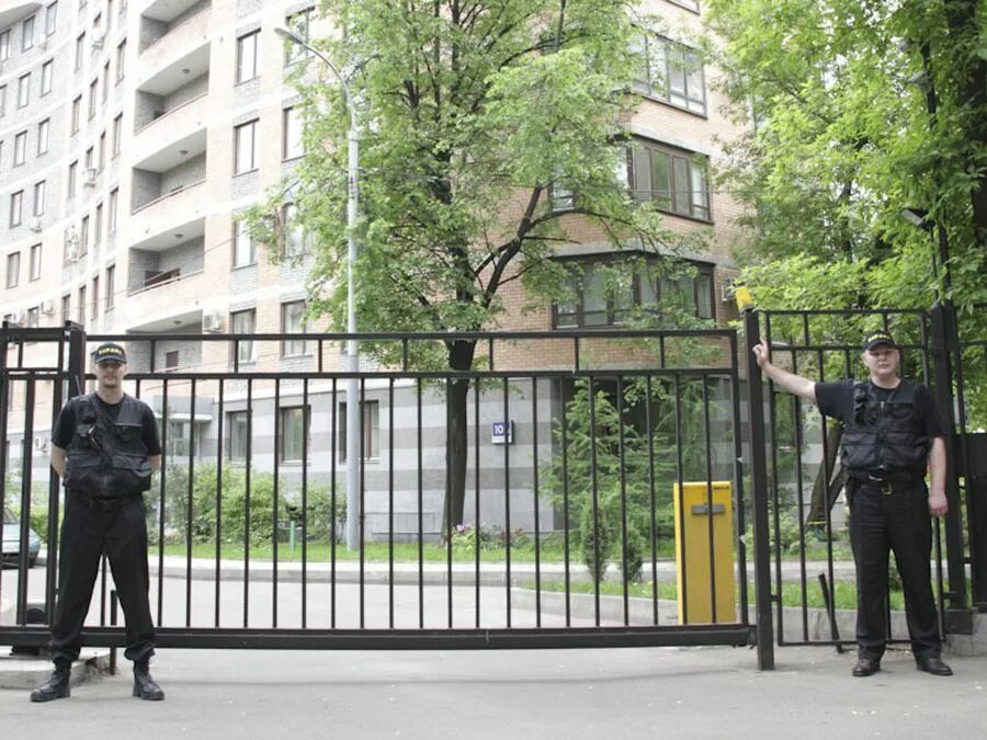 Пульт центрального наблюдения охранной организации. Охрана жилых домов. Организация охраны объектов. Охрана объектов. Охрана частного дома.