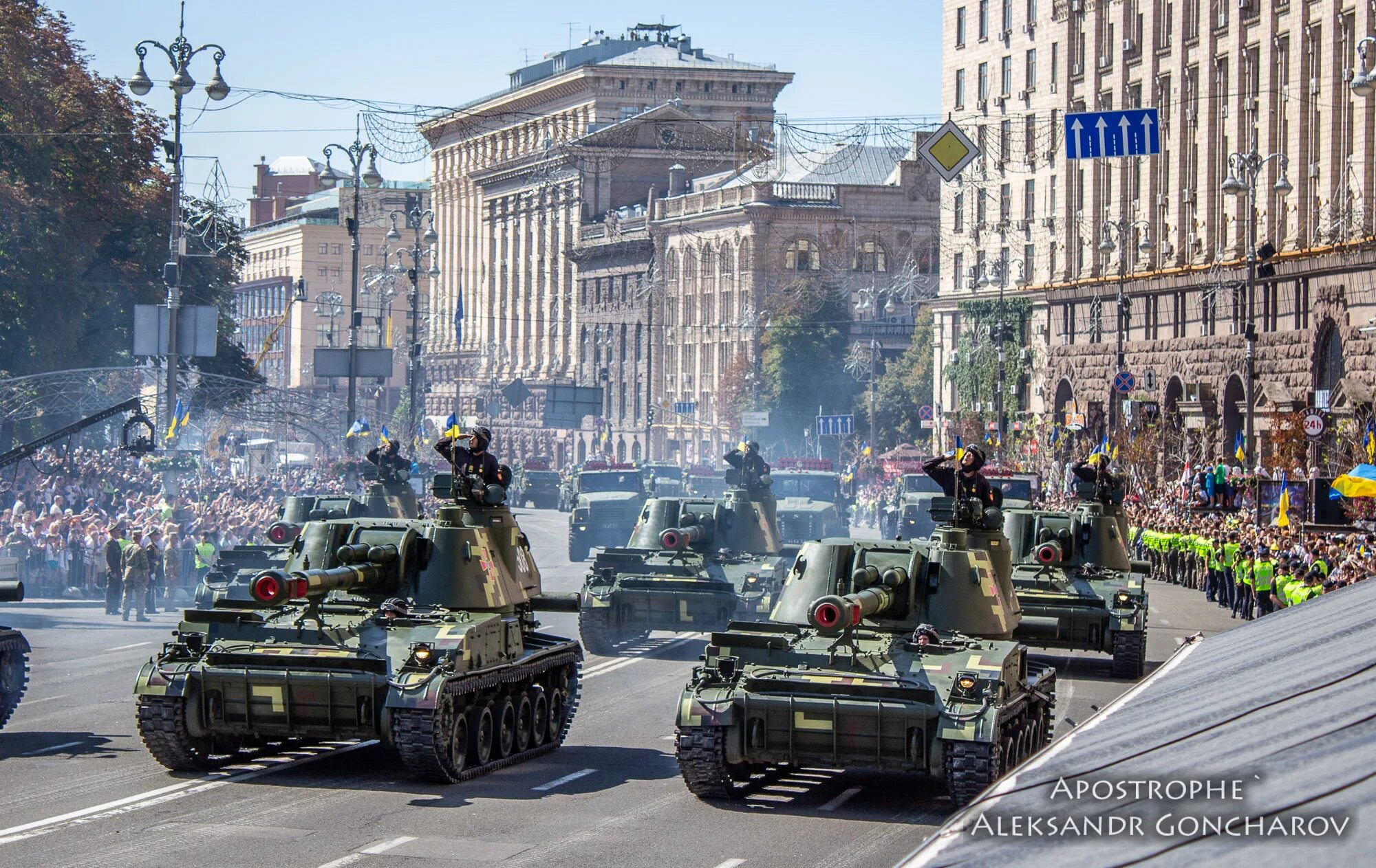 Киев военные годы. Парад ВСУ В Киеве. Парад военной техники в Киеве. Армия Украины техника парад. Техника ВСУ на параде.