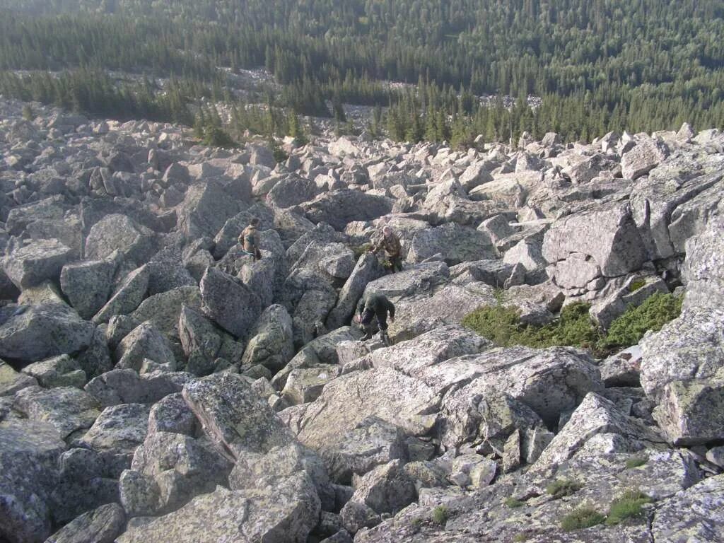 Каменная река на урале. Южный урал таганай каменная река. Курумы урала каменные реки. Каменная река в национальном парке таганай. Курумники таганай.