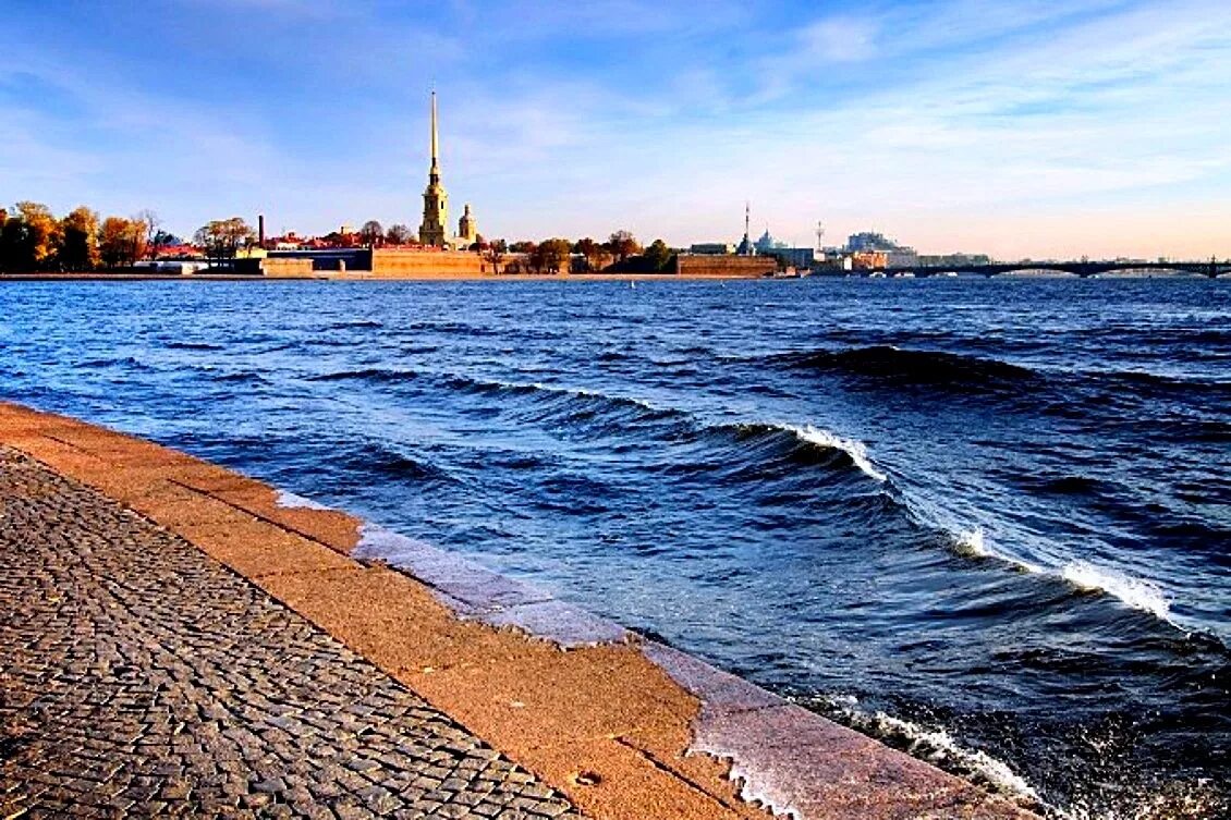 На реке неве на воде. Река Нева в Санкт-Петербурге. Нева финский залив. Нива река в Санкт-Петербурге. Река Нива или Нева в Санкт-Петербурге.