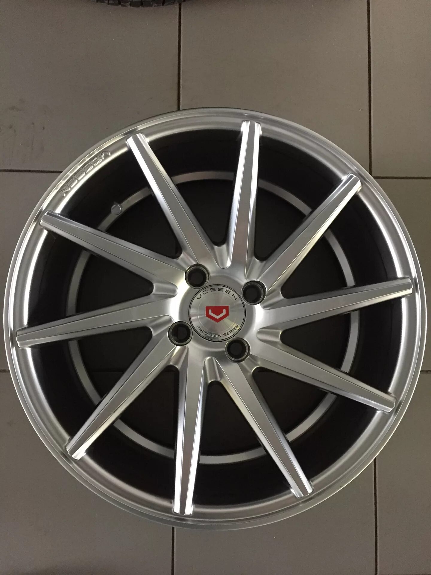 Vossen CVT r17 реплика. Диски Vossen CVT r17. Воссен CVT r17 4x100. Vossen вертушки r16.