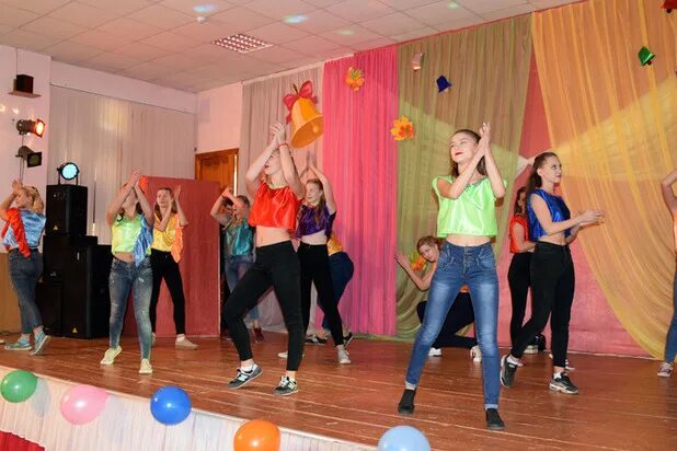 фотосессия учителя. директор школы училку. классныймруководитель. строгий учитель. учитель кричит.