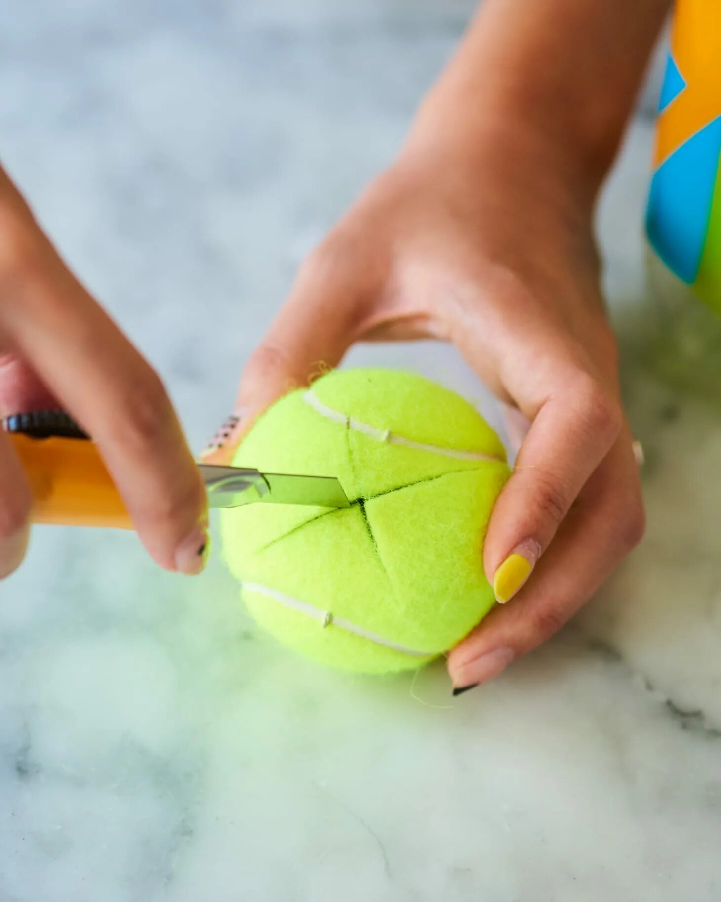 Cleaning balls. Теннисный мяч. Креативный мяч. Разрезанный теннисный мяч. Привязываем теннисный мячик.