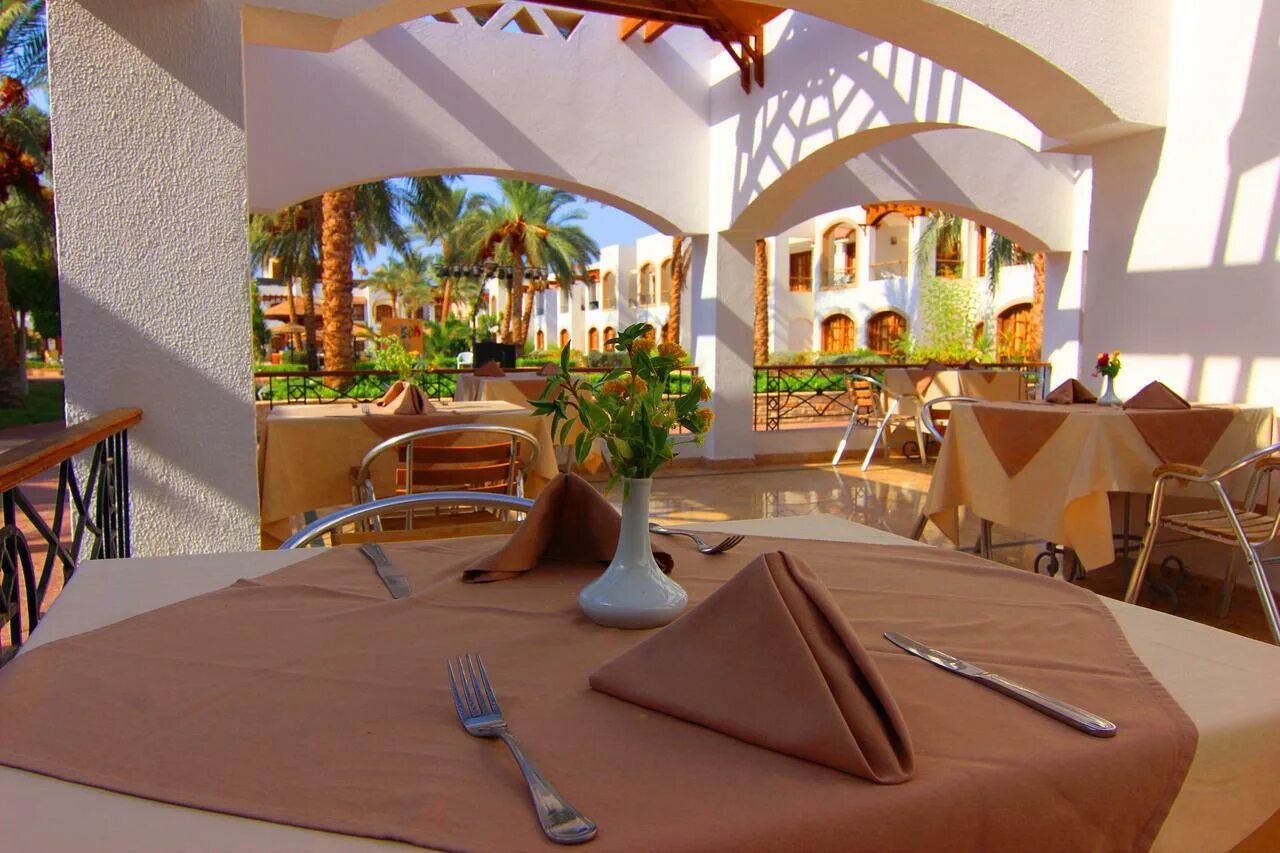 Coral hills 4. Отель Coral Hills Resort 4*. Coral Hills 4 Шарм-Эль-Шейх. Шарм-Эль-Шейх / Sharm el Sheikh Coral Hills Resort 4*. Coral Hills Resort Шарм-Эль-Шейх Хадаба.