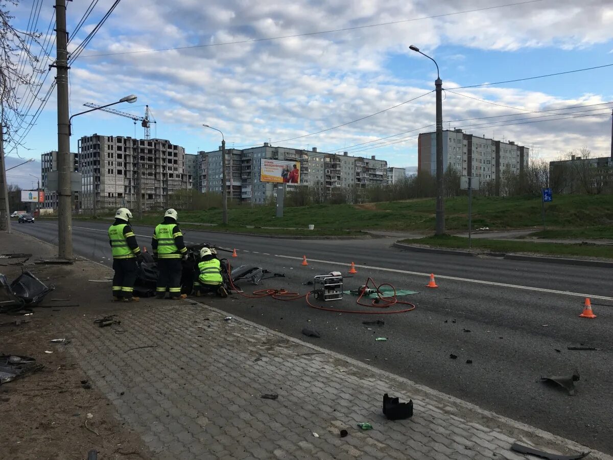 Архангельск пр ленинградский. ДТП на проспекте Ленинградский в Архангельске. ДТП на Ленинградском проспекте в Архангельске. Авария на Ленинградском проспекте Архангельск. ДТП на Ленинградском проспекте.