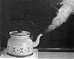 Кипение при охлаждении. Чайник с тремя носиками в котором струя закручивается. Фото кипящего чайника- парообразования. Кипит чайник и пар поднимается в небо.