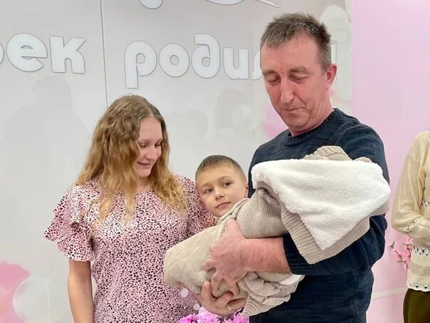 Если у мобилизованного родился третий ребенок. Пособие жены военнослужащего по призыву. Если у мобилизованного родился третий ребенок. Если у мобилизованного родился третий ребенок. Статус многодетной матери.