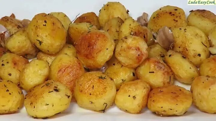 Жаркое из курицы с грибами в горшочках