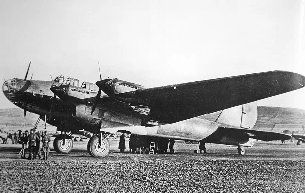 Тб-7 бомбардировщик. 8 тб 7. Пе-8 бомбардировщик. Ант-42 (тб-7). 8 тб 7.