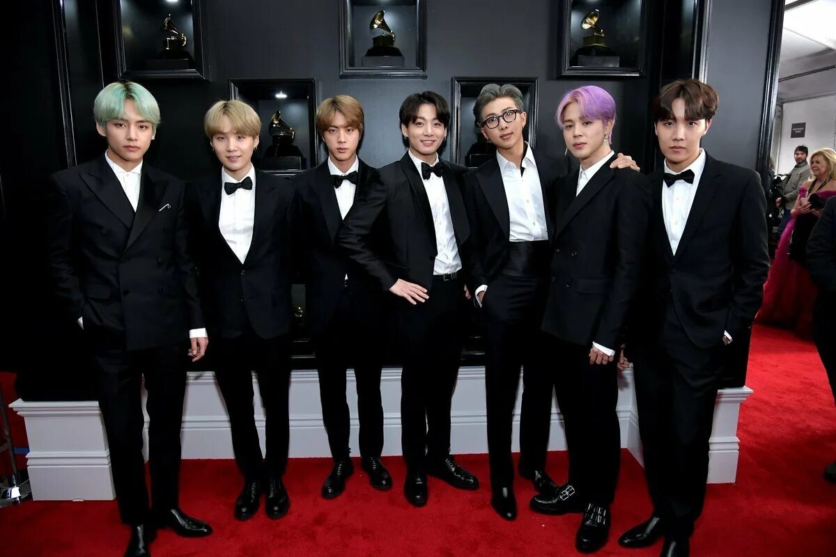 Бтс на грэмми. БТС Грэмми. BTS Grammy 2019. BTS на Грэмми 2019. Группа БТС 2019.