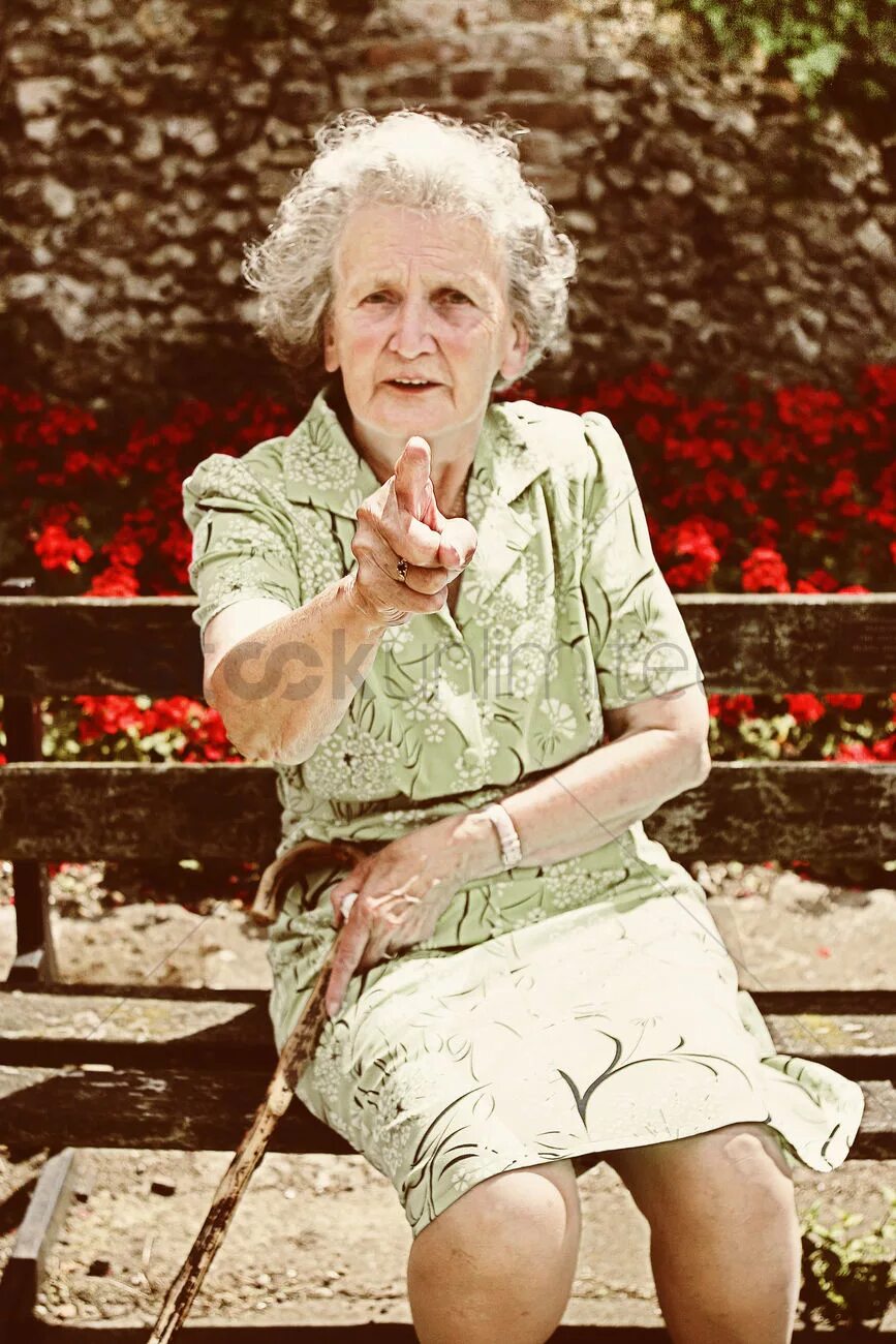 These women old. Бабушки флирт. old grumpy lady. grumpy old woman. old woman ladies миосотик.