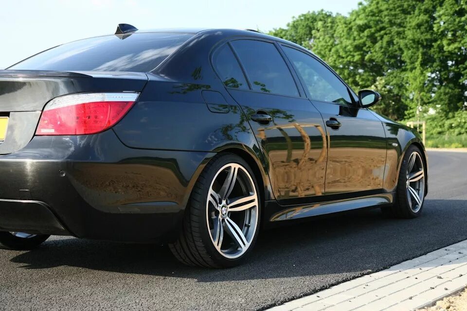 Вылет дисков е60. Bmw 5 e60 r19. bmw e60 r19. бмв е60 r19. бмв 525 е60.