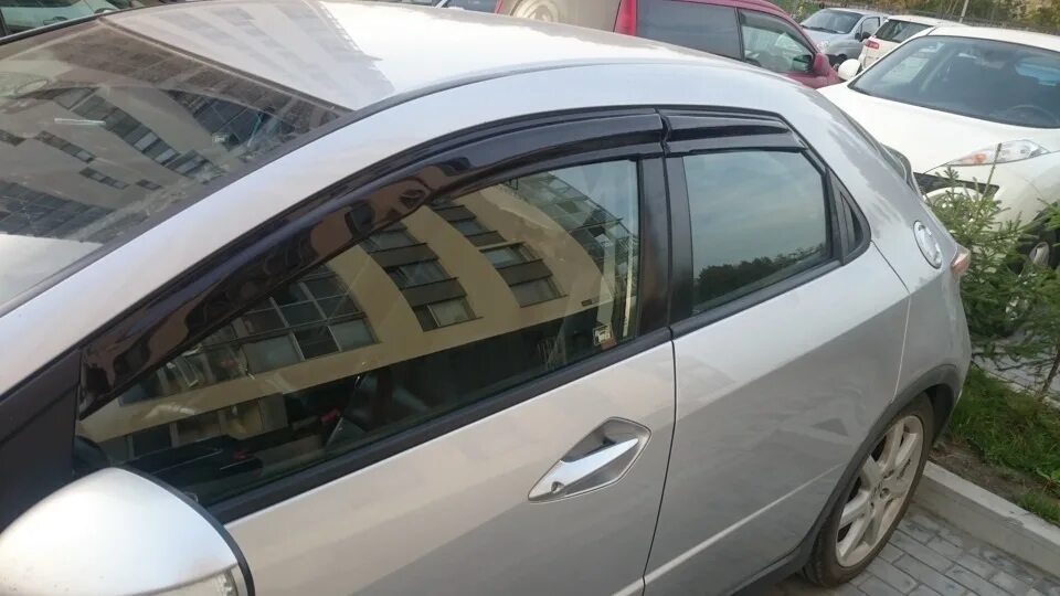 Honda ветровики. Honda Civic 5d 2012 ветровики. Дефлектора на хонду Цивик 5 д. Дефлекторы на окна Honda Civic 5d Mugen. Дефлекторы Honda Civic 5 d Mugen.