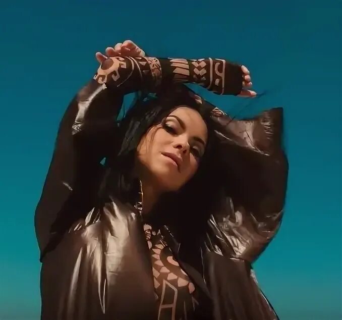 Тевас жизнь. Inna no help. inna певица no help. тевас.