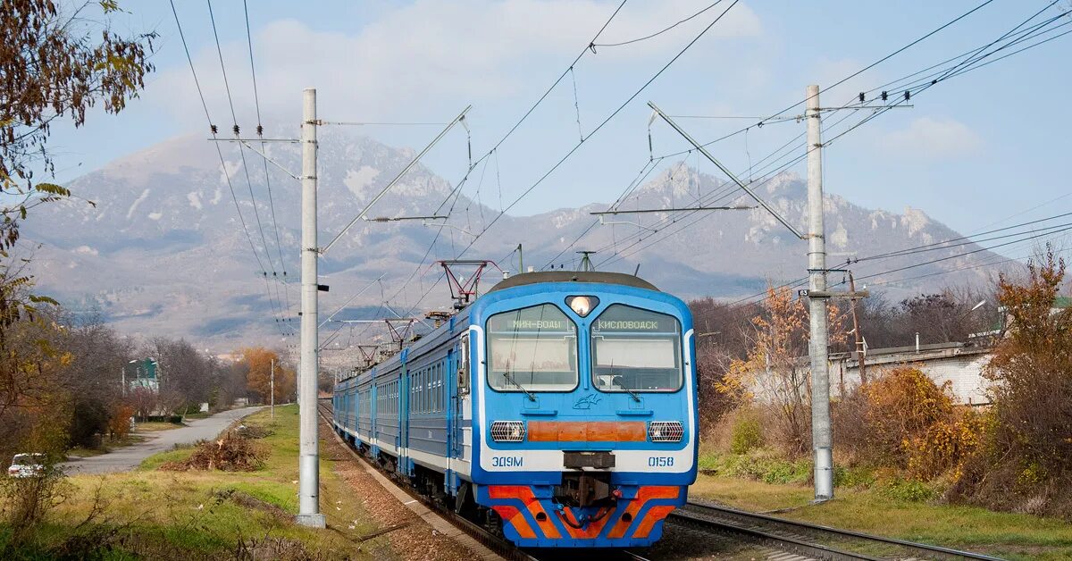 Мин воды владикавказ электричка. Эд9м Кисловодск. Эд9м Минеральные воды. Северо-Кавказская железная дорога Кисловодск. Минеральные воды Пятигорск электричка.